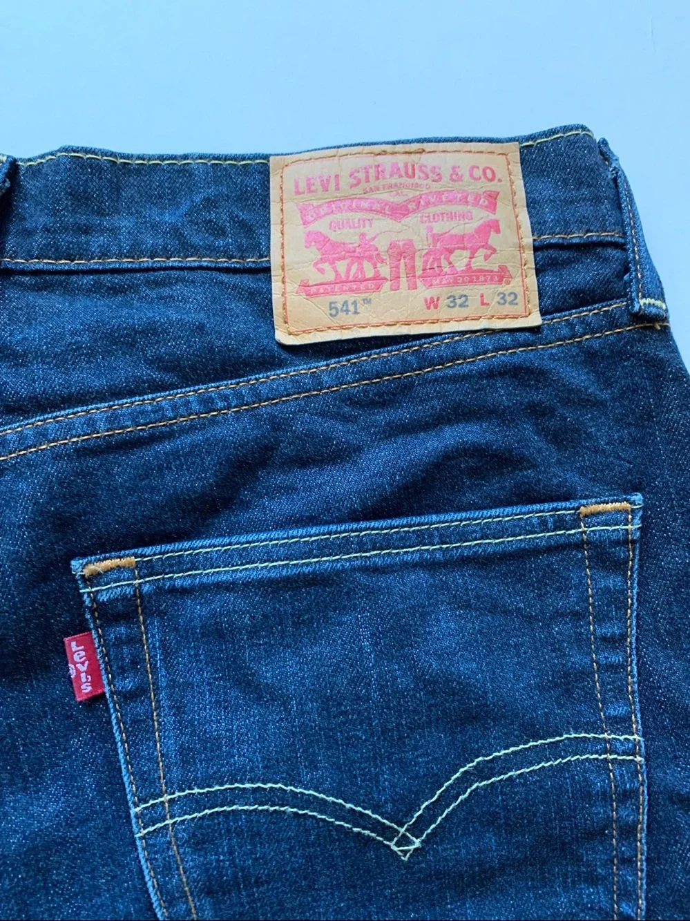LEVIS 541 Athletic Taper Jeans Dark Wash 32x32”